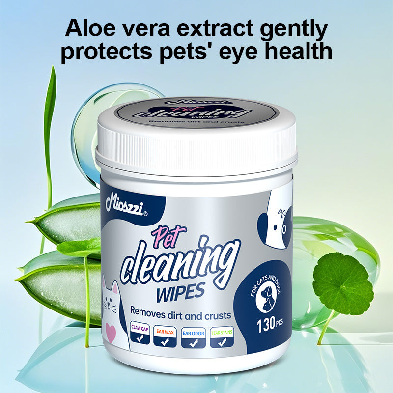 1. Added with aloe vera essence and fermented coconut oil, it cleans and deeply moisturizes pet skin and hair.
2. It does not contain dyes, bleach, etc., is gentle and non-irritating, suitable for cats and dogs, and can also be used by sensitive pets.
3. Removes sweat, body oil and stubborn dirt, deeply deodorizes and inhibits bacterial growth, and cleans more thoroughly.
4. The cleaning power reaches the root of the hair directly, and deeply cleans without residue, and the low-irritation formula reduces