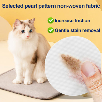 1. Added with aloe vera essence and fermented coconut oil, it cleans and deeply moisturizes pet skin and hair.

2. It does not contain dyes, bleach, etc., is gentle and non-irritating, suitable for cats and dogs, and can also be used by sensitive pets.

3. Removes sweat, body oil and stubborn dirt, deeply deodorizes and inhibits bacterial growth, and cleans more thoroughly.

4. The cleaning power reaches the root of the hair directly, and deeply cleans without residue, and the low-irritation formula reduces