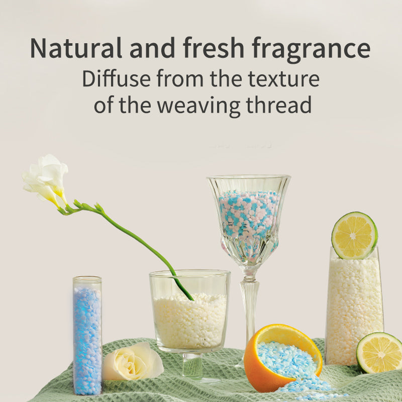 1. Smooth, fragrance, and color protection in one.

2. Clothing deodorizing beads can effectively remove hard-to-remove sweat stains.

3. The sea breeze fragrance produced by the collision of cedar and amber keeps the clothes fragrant.

4. Colloidal particle microcapsule technology keeps the fragrance of clothes for a long time.

5. Effectively prevent clothing from caking and remove static electricity.